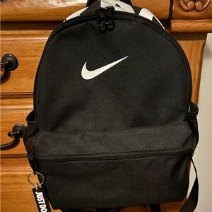 Nike Brasilia JDI Kids' Mini Backpack, 11L
Great used condition.
